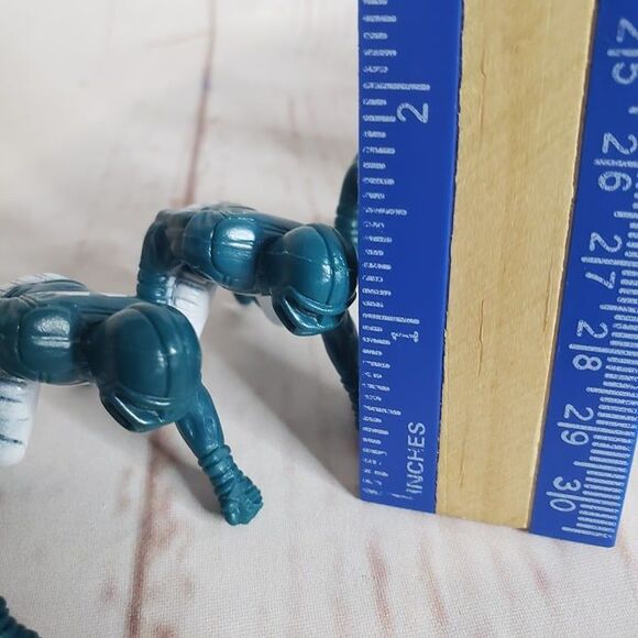 2002 Kaskey Lot of 10 Teal Green & White Mini Football Players Figures Toyes - Picture 7 of 8